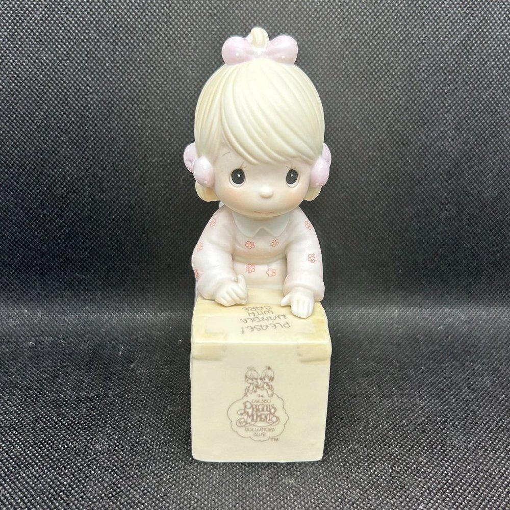 Precious Moments "Sharing is universal" figurine